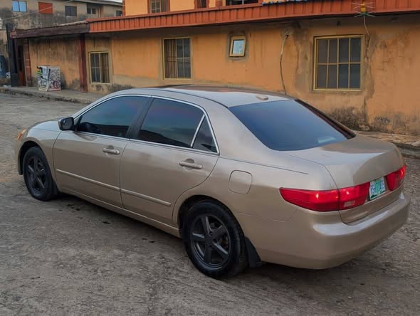 A picture of 2005 Honda accord