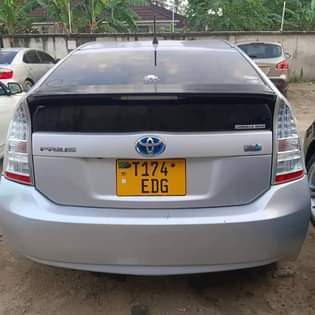 A picture of Toyota prisius umeme mtupu mafuta kidogo Injin ndogo Full ac