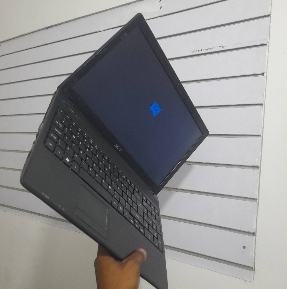 A picture of slim laptop acer core 2duo