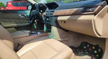 A picture of Mercedes E350 Benz 2011