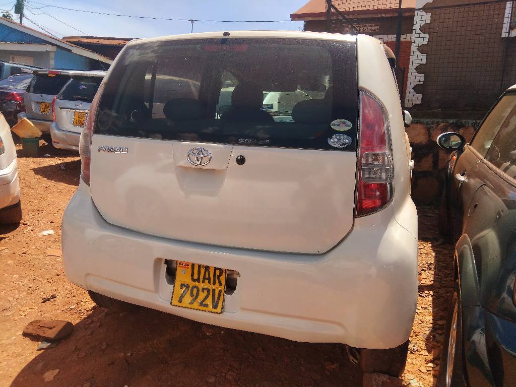 A picture of Toyota passo