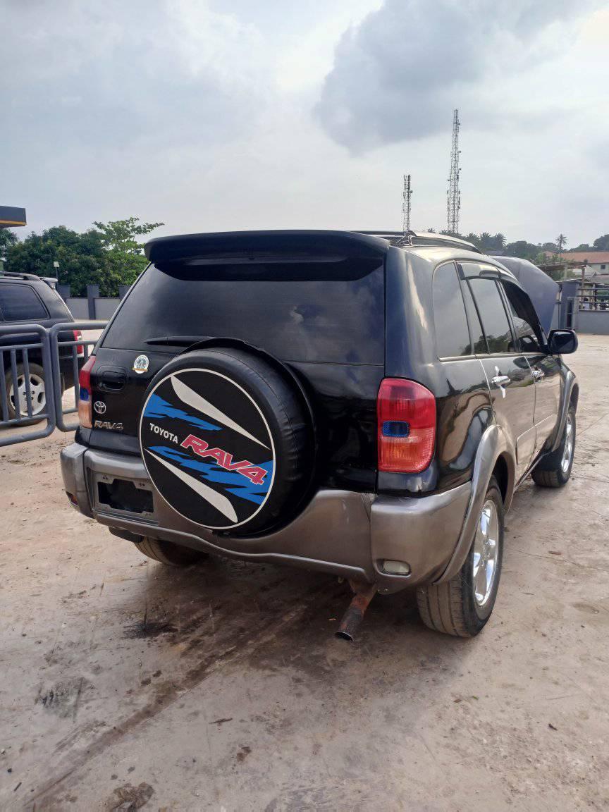 A picture of Toyota rav4