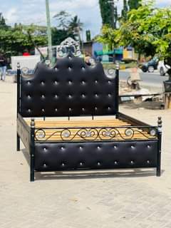 A picture of Nauza kitanda 5 6 Bei 230 tu chuma nzito nipigie