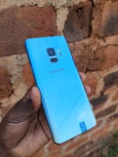 A picture of SAMSUNG S9 GALAXY