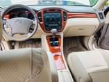 A picture of Toyota Highlander limited 3 seater rool 2006 2007 model