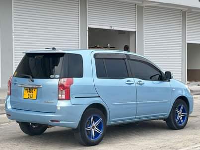 A picture of Toyota raum inauzwa