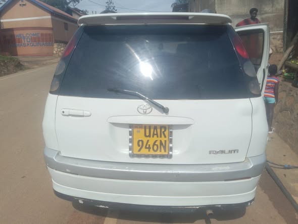 A picture of 2000 Toyota raum