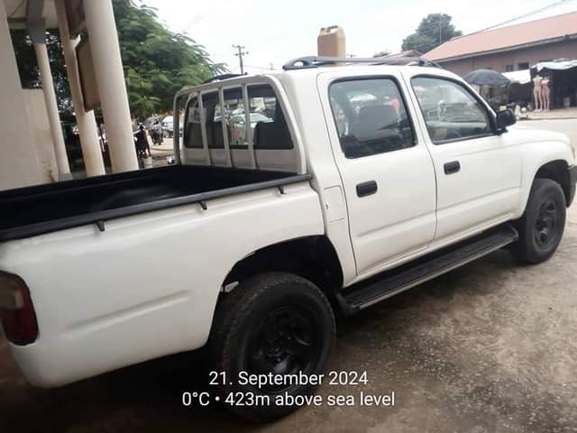 A picture of Toyota Hilux manual with lever gear normal price 9m location