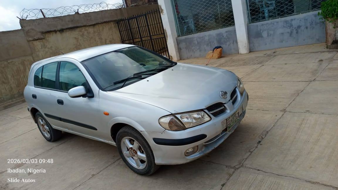 A picture of Nissan Almera manual gear
