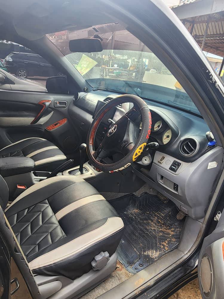 A picture of Toyota Rav 4 kilitime Call 0655666330