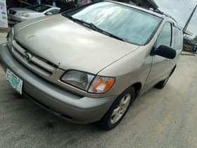 A picture of SHARP 2002 MODEL TOYOTA SIENNA Sound engine Smooth gear AC