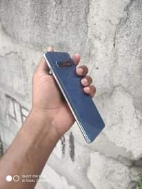 A picture of SAMSUNG S10