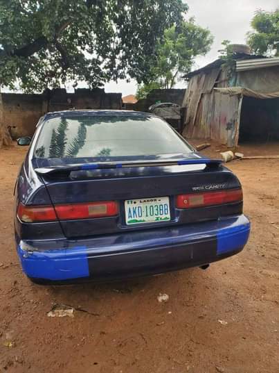 A picture of 2000 Toyota Camry 12224