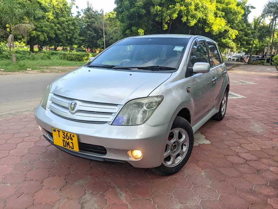 A picture of TOYOTA IST