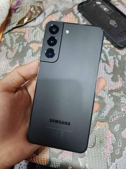 A picture of Galaxy S22