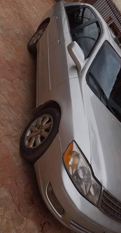 A picture of 2004 Toyota Avalon dashbaord 0