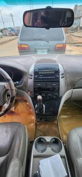 A picture of Pure firstbody Toyota Sienna 2006 09035437706