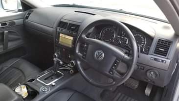 A picture of VOLKS WAGEN TOUREG