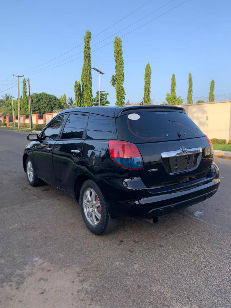 A picture of Toyota Matrix 2004 Model