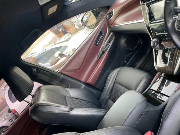 A picture of Toyota Harrier 2014 2 0cc petrol 65M