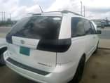 A picture of 2005 model Toyota sienna