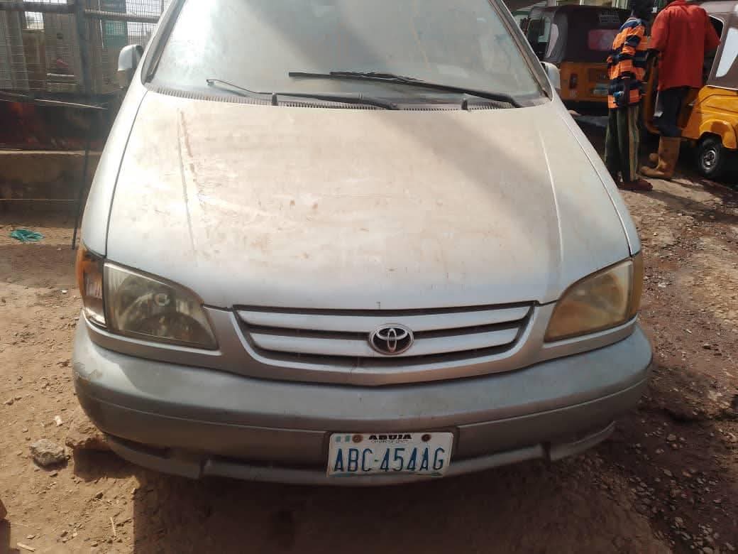 A picture of Toyota sienna
