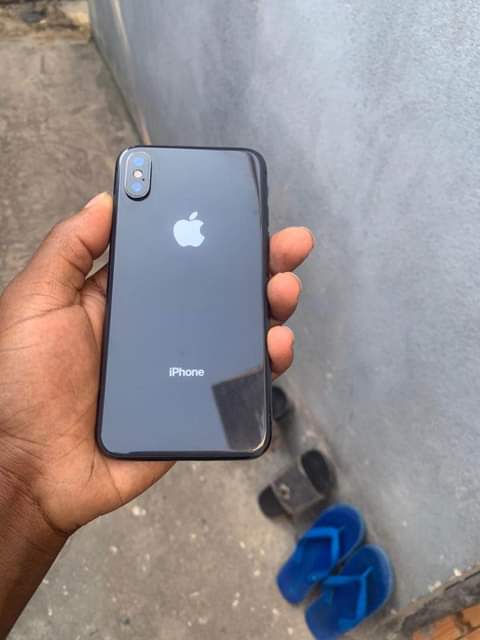 A picture of iPhone X 64GB