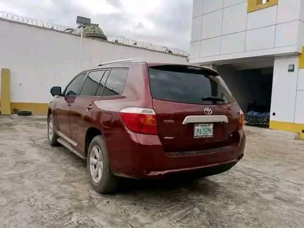 A picture of Highest grade Toyota Highlander 09 10 model Everything is intact