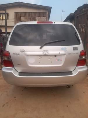 A picture of XMAS BONANZA Toks standard 2005model Toyota highlander 3rows