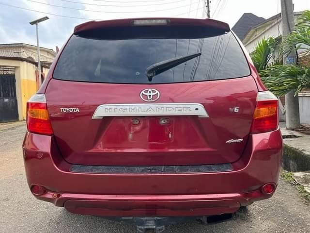 A picture of SERIOUS BUYERS ONLY Foreign used Toyota Highlander Year 2008 No