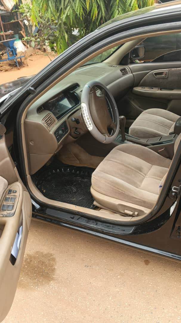 A picture of Toyota Camry 07042702313
