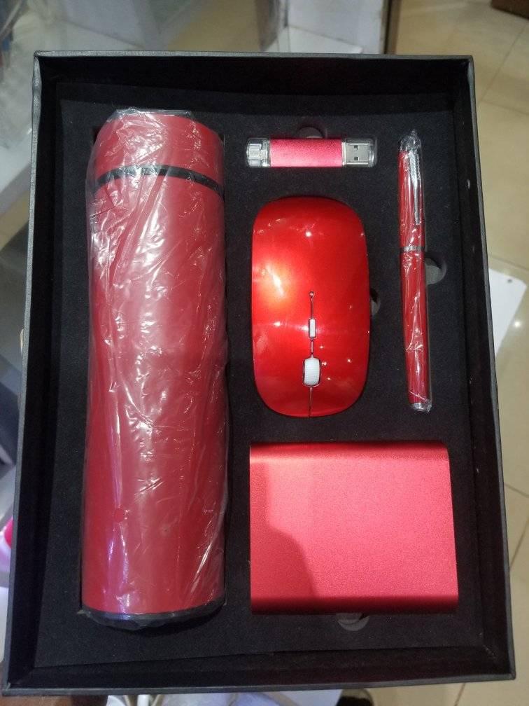 A picture of Gift sets on discount sale call or WhatsApp me 0703149812