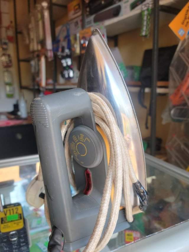 A picture of Philips iron