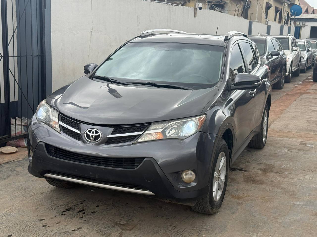 A picture of Reg Toyota RAV4 2013 XLE Model