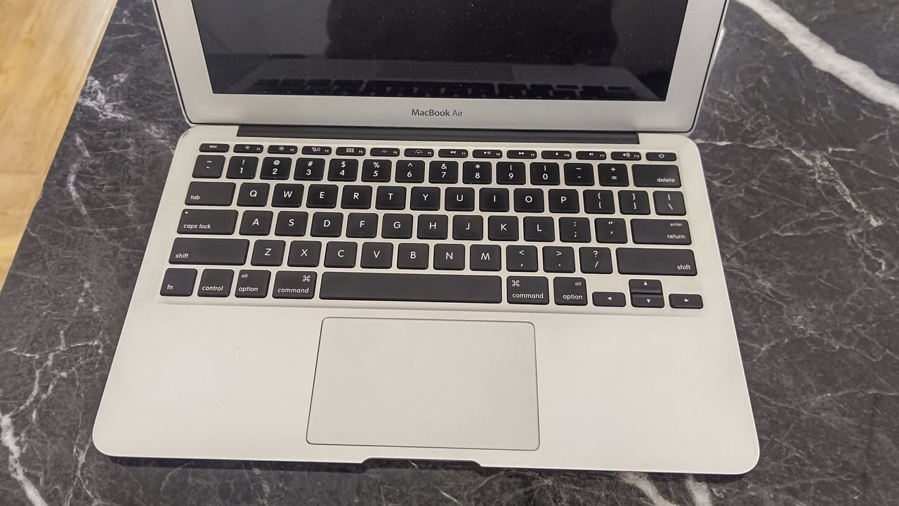 A picture of Macbook Air 11 inch Early 2014 4gb RAM 128gb SSD
