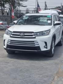 A picture of Foreign used 2016 highlander fullest option with double pano buy