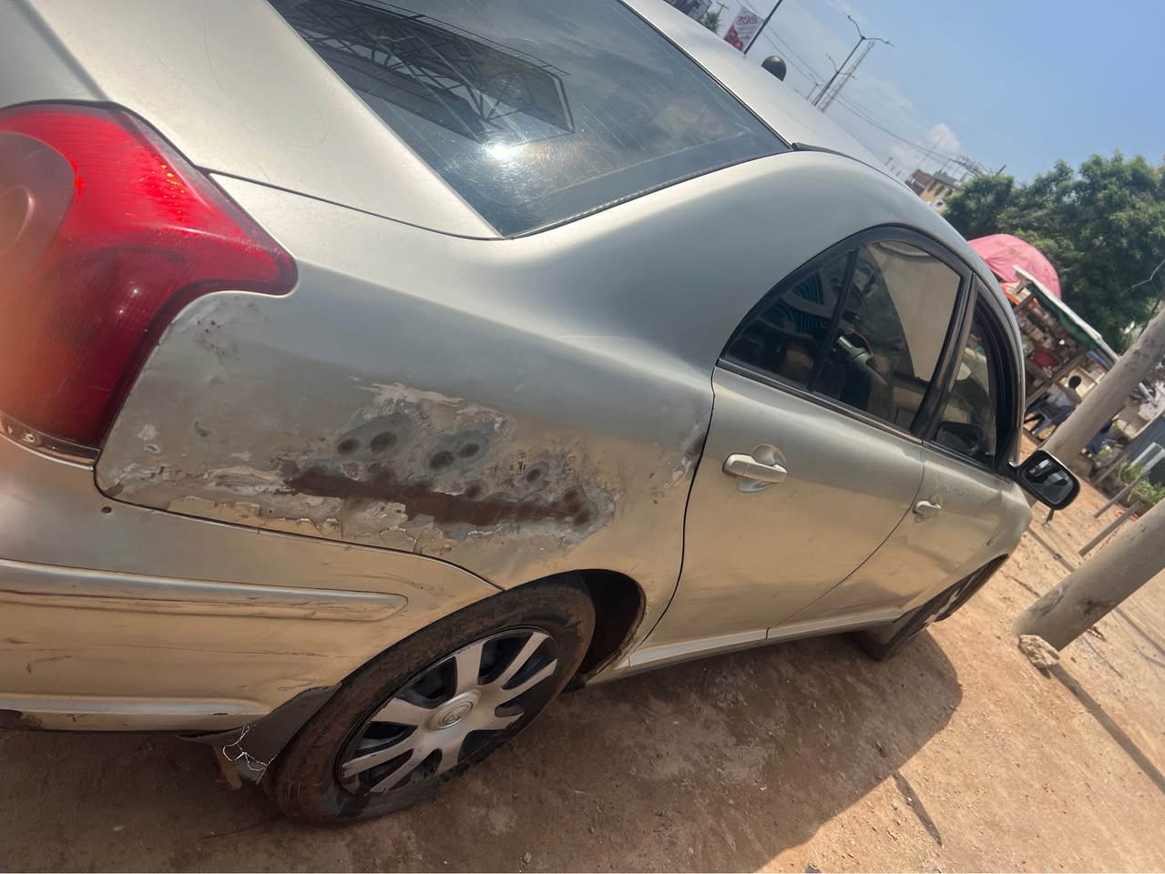 A picture of TOYOTA AVENSIS 2005