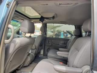 A picture of Toyota Sienna XLE Limited FWD 2006