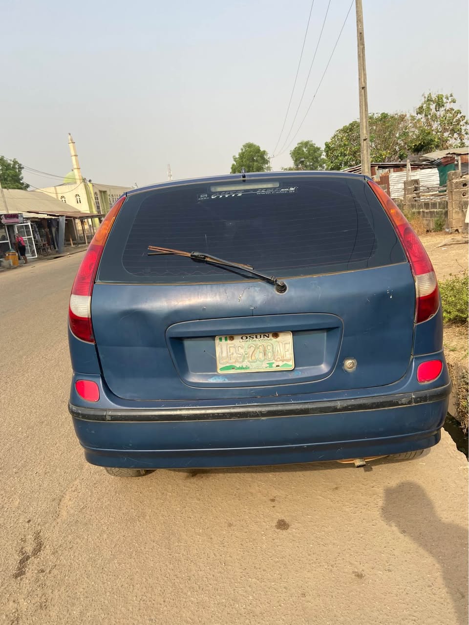 A picture of Nissan Tino