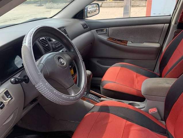 A picture of Toyota Corolla LE 2005 model