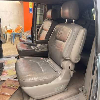 A picture of Toyota sienna 04 05
