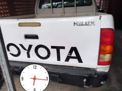 A picture of 2007 Toyota hillux sound fuel engine n good manual gear