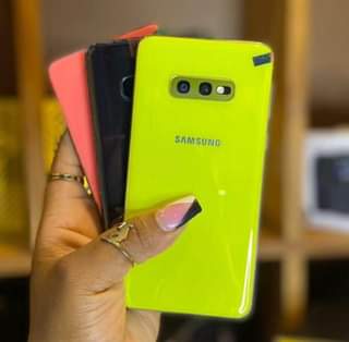 A picture of SAMSUNG S10e GB128