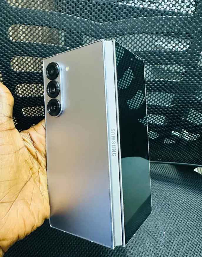 A picture of Samsung fold 5..call or Whatsapp 0740457530