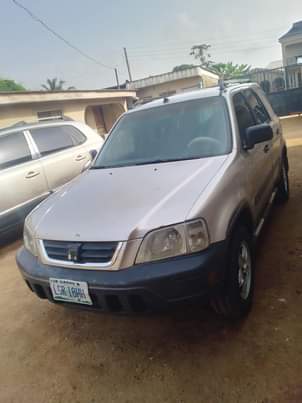 A picture of  first body Honda crv 2000