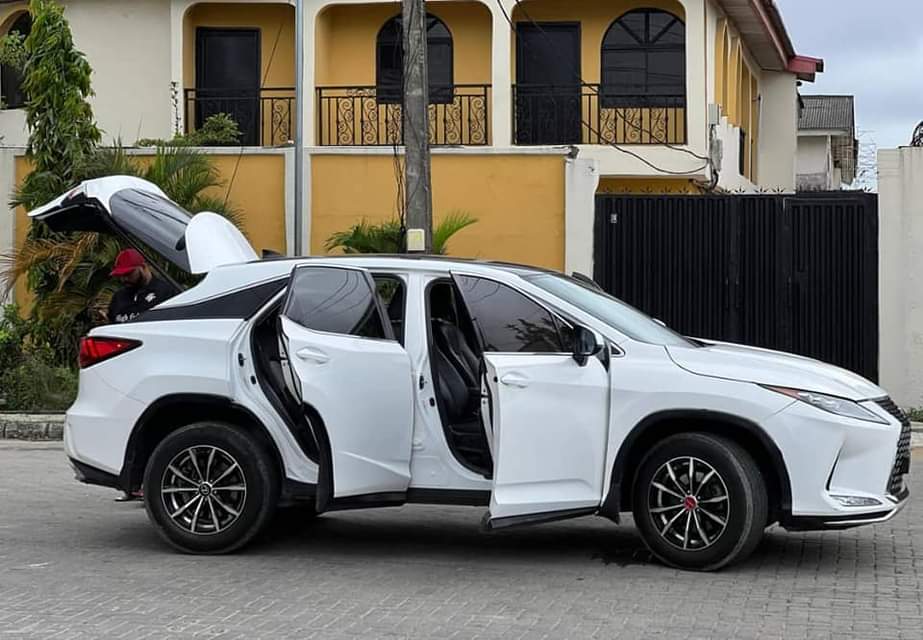 A picture of 8month registered 2019 Rx350 fullest option Complete first body pan