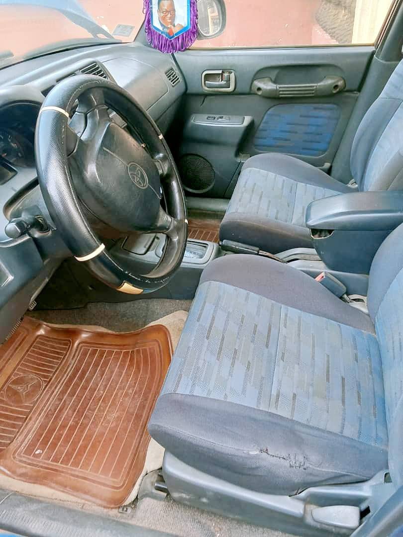 A picture of 2002 Toyota Rav4