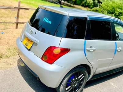 A picture of TOYOTA I S I