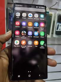 A picture of SAMSUNG GALAXY NOTE10 256GB 8GB RAM has a minor crack