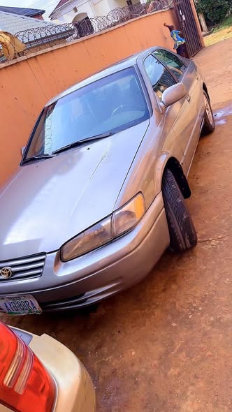 A picture of Toyota Camry 2 2